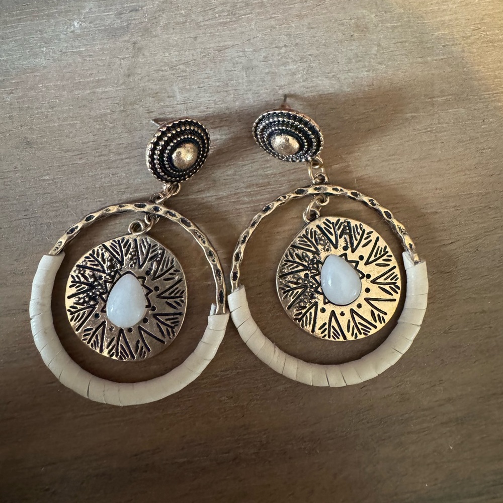 Buckle Silver and Cream Filigree Earrings